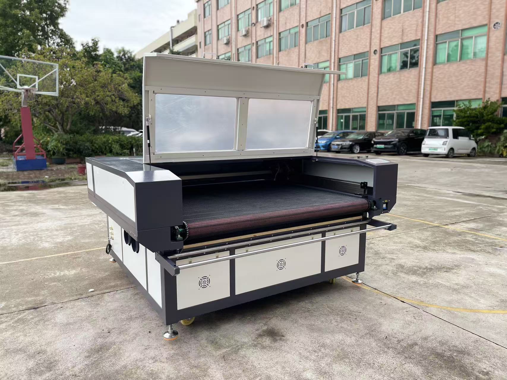 Panorama Laser Cutting Machine Wide Format High Speed For Industrial Material Processing | YA-RUN